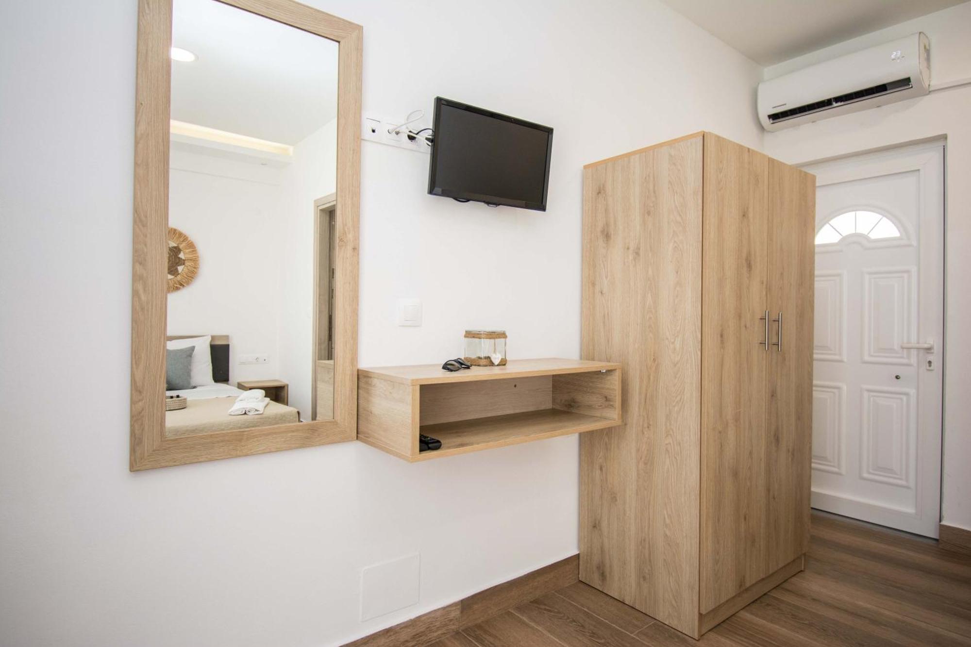Michalianna Suites "By Checkin" กูเวส ภายนอก รูปภาพ